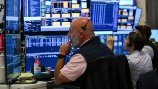 Treasury Yields Jump to 19-Year High as Deficits and Oil Rise
