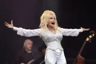 Jolene’s muse: Dolly Parton’s confession about love, jealousy, and Carl Dean