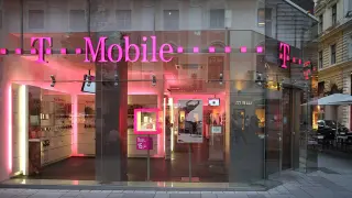 T-Mobile's new promos: switchers can snag a free iPhone 17e and Galaxy S26 with a line