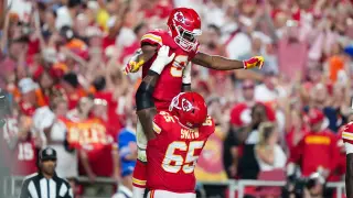 Walker Sparks Chiefs in 173-Yard, 2-TD Debut vs Broncos