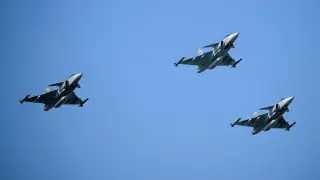 Gripen crash near Szolnok: pilot ejects safely as investigation begins