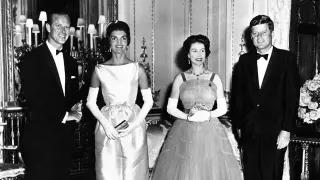 Elizabeth II’s counsel helped Jackie Kennedy master fame, author says