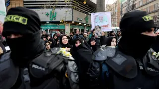 Iran Hangs January Protesters in Isfahan Square, Sparking Global Outcry