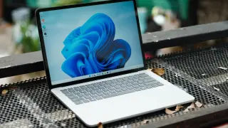 Rollback Windows' Latest Update to Fix Cursor and Wallpaper Glitches