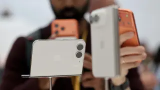 Two iPhones, One Number: iPhone Handoff Explained