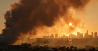 LA Breathes Smoke as Boyle Heights Warehouse Fire Rages On