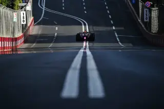 Mercedes Dominates Calm Baku Practice as Mechanical Issues Plague Rivals