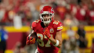 Swift Celebrates Kelce TD with Wedding Ring Gesture at Chiefs-Colts