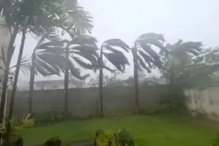 Sinlaku pummels remote Pacific islands as residents brace for impact