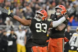 Giants lean on veteran depth with Shelby Harris to fill Lawrence void