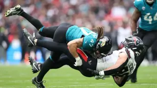 Hunter's Late Surge Narrows Gap as Texans Lead Jaguars 31-28 in London