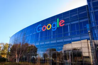 Alphabet Gains as Reddit Slumps on Traffic Risk