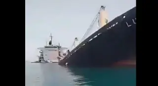 Old Bulker Breaks Apart and Sinks Near Bandar Abbas