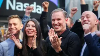 Fridge Magnets to a $2 Billion E‑commerce Empire: The Pattern Tale of Utah’s Billionaire Couple
