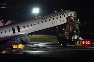 FAA probes LaGuardia crash after controllers left early before fatal runway incident