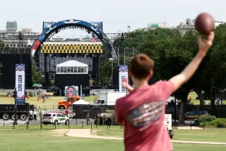 White House blocks reporters from UFC South Lawn fight unless UFC grants entry