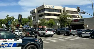 Bakersfield Bank Bomb Threat Sparks Ongoing Hostage Negotiation