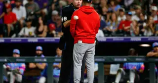 Umpire Eddings apologizes to Rincon after cap tilt dispute