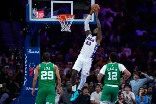 LeBron James Marks Return to Philadelphia with Chalk Toss and Dunk in 76ers Opener