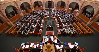 Hungary votes to bar Orbán from returning with an eight-year term cap