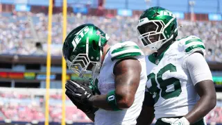Jets storm past Titans 23-10 to open season strong