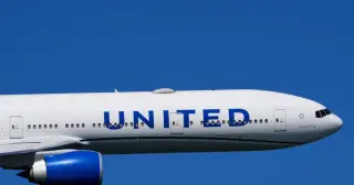 Viral video shows United agent threatens to call ICE at SFO