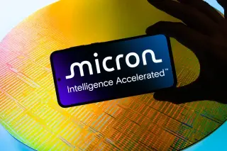 Micron Stock Rises as D.A. Davidson Lifts Target to $3,000 Amid AI Memory Shortage