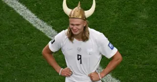 Haaland Celebrates World Cup Win in Dallas with Cowboy Boots and Hat