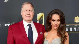 Vinatieri Roasts Belichick’s Love Life at Hall of Fame Speech
