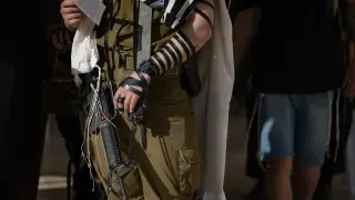 IDF fires reservist commander after video shows him praying with Jewish extremists in Kusra siege