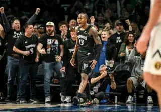 Dosunmu Drops 43 to Put Wolves Up 3-1