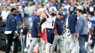 A.J. Brown exits opener for Patriots with ankle injury, ruled out