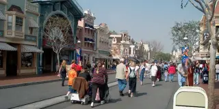 Ghost Town Weekends as Disneyland Crowds Dip in Early Summer