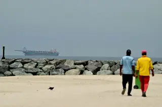 Hormuz Minefield: How Iran's Strait Tactics Challenge Global Law and Trade