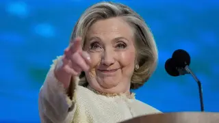 Clinton urges unity: progressives must back mainstream Dems amid GOP 'communist' framing
