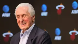 Heat land Klay Thompson, unlock two roster spots under hard cap