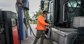 Oil Prices Defy Trump’s Iran Ceasefire Pledge Amid Renewed Strike Preparations