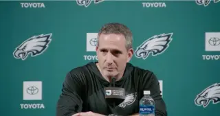 Eagles defend four-QB roster as smart insurance and development bet