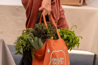 Smart, nutritious meal prep tips for caregivers of older relatives