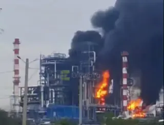Russia's Oil Refineries Slump to 21-Year Low Amid Ukraine Attacks