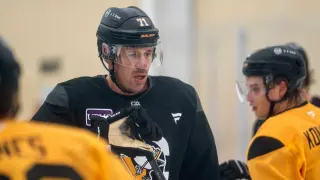 Malkin Stays to Win: Penguins rely on a veteran drive