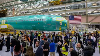 United weighs Max 10 cabin choices as certification drags on