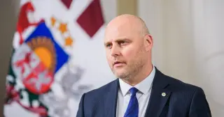 Latvia’s PM Kulbergs Faces Coalition Crisis as Russian-Speaker Vote Fractures