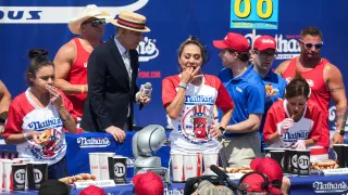 Nathan’s 2026 Hot Dog Eating Contest: Chestnut and Sudo Lead Independence Day Showdown