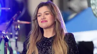 Surveillance Footage Reveals Kelly Clarkson’s Visit to Brooklyn’s Art of Play