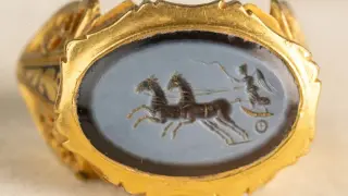 Amateur detectorist uncovers remarkable Roman gold ring in Somerset