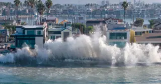 Record-Breaking Tides Threaten California Coast as El Niño and Heat Converge