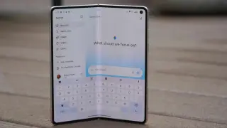 Gemini Live's UI overhaul turns Google's AI into a multitasking sidekick