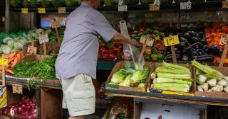 Midterm voters face a food safety crisis as outbreaks and recalls spark political blame