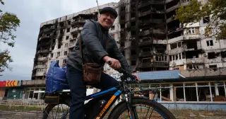Oleshky Evacuation Begins Under Fragile Ceasefire, but Route Through Russia Sparks Deportation Fears
